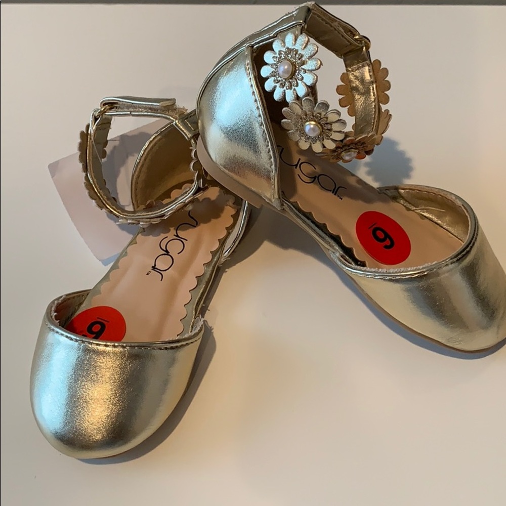 BRAND NEW *** GOLD Flowered Sandals